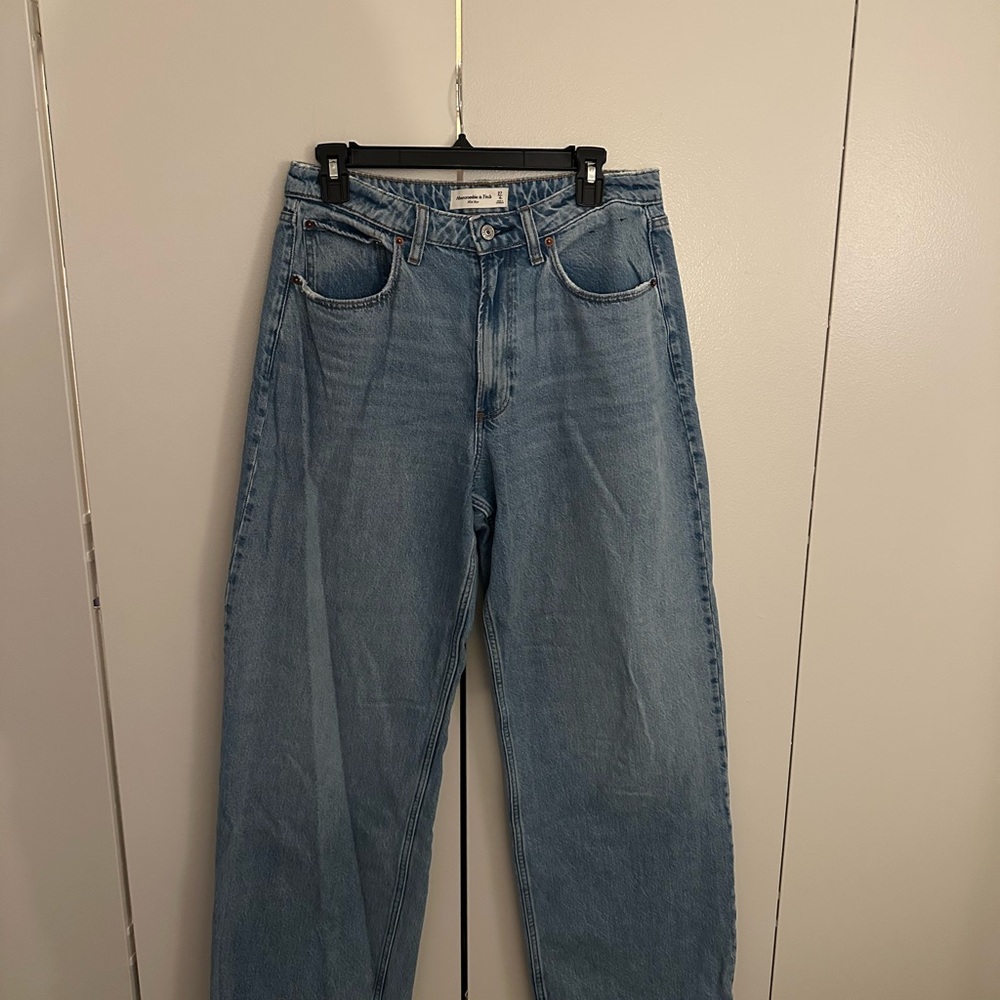 Abercrombie Mid-Rise Curve love wide leg Blue Jeans